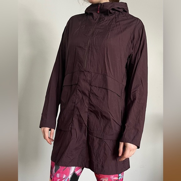 Lululemon light shell jacket - Picture 2 of 5